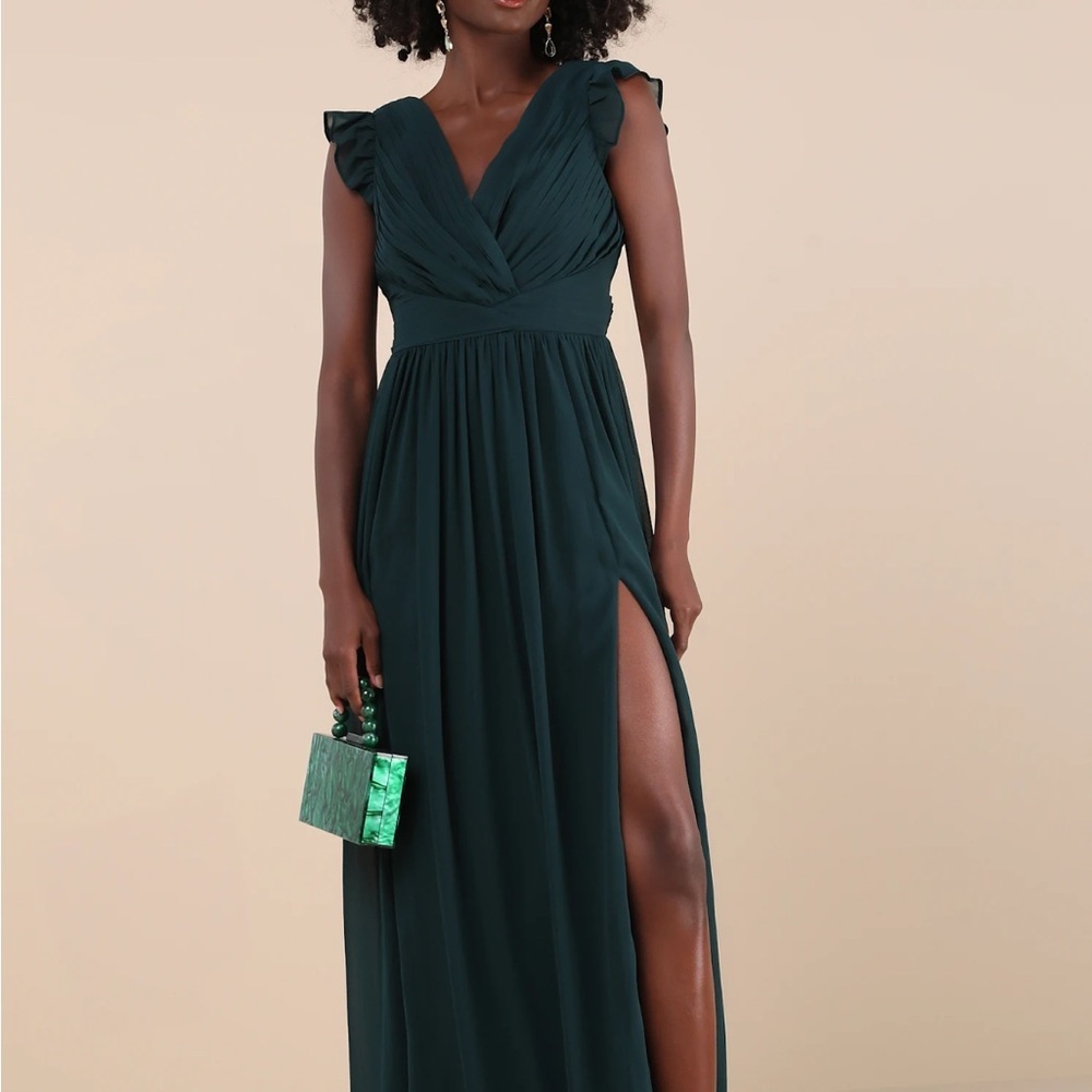 Elegant Deep Green V-Neck Maxi Dress with Ruffled Shoulders